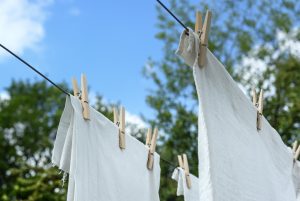 roupa-branca-de-umbanda-no-varal